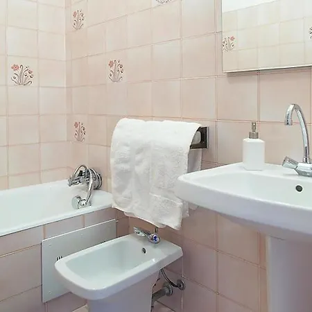 Sleeps 8 Wifi Holiday home *